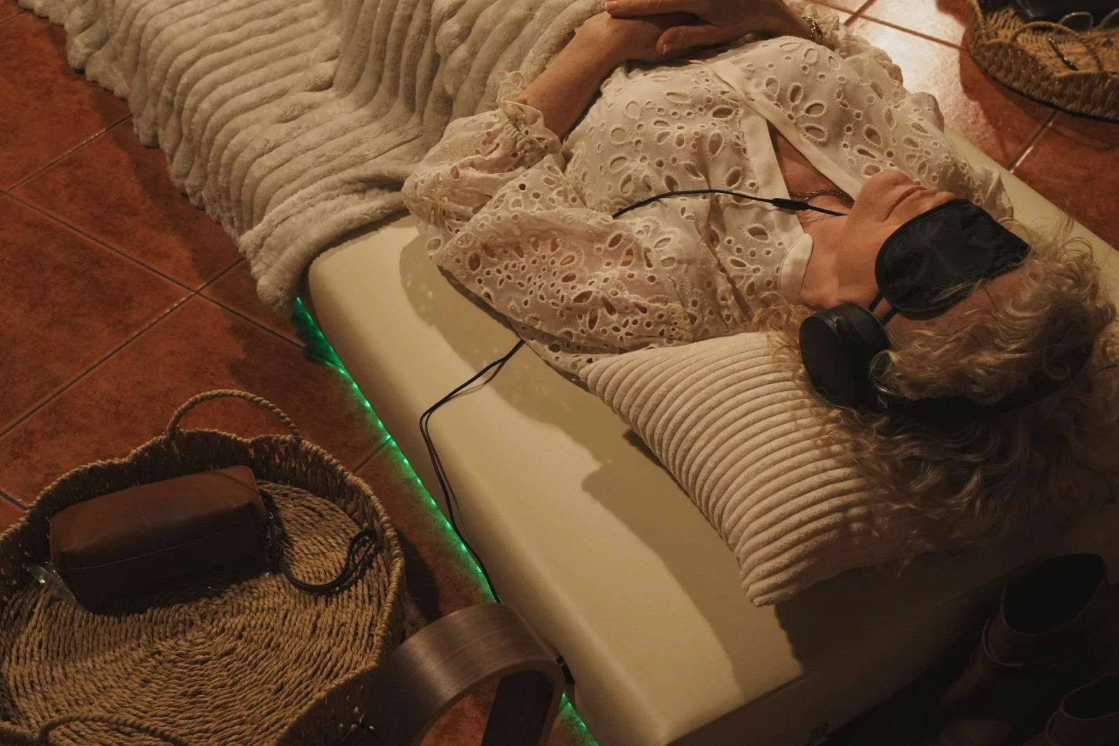 Onizion vibroacoustic therapy bed